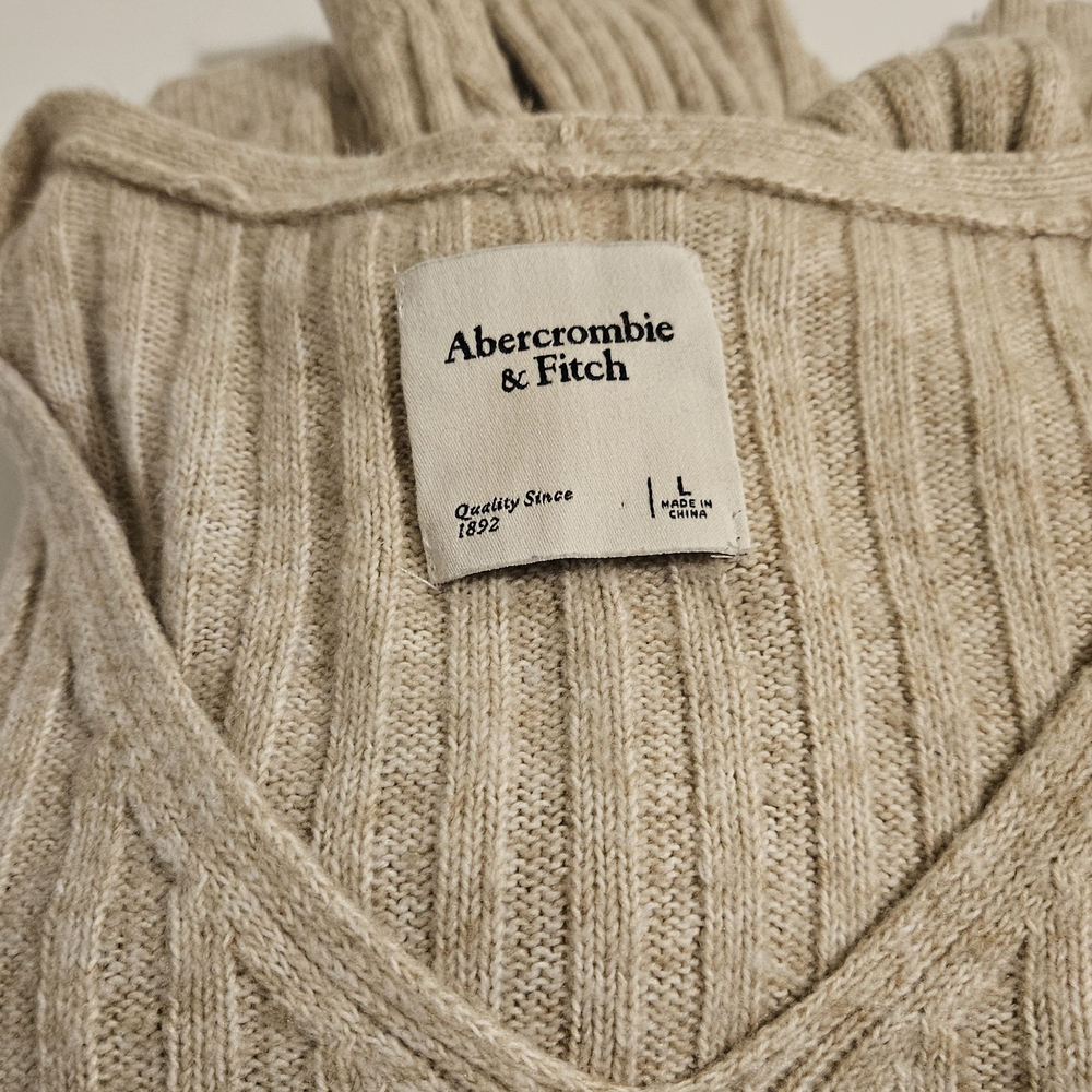 Abercrombie & Fitch Cream Neutral Knit V Neck Cropped Sweater